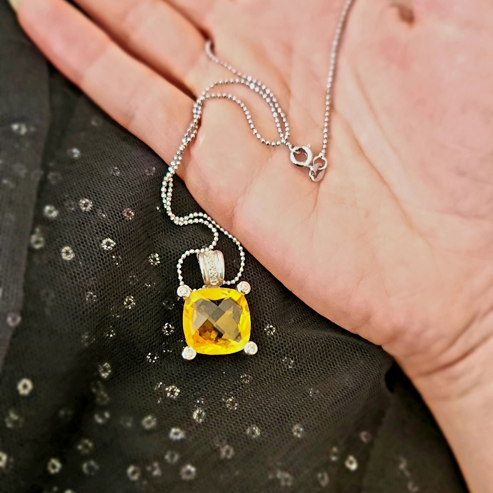 ✨ 14K White Gold Citrine & Diamond Pendant – Elegant & Timeless✨
